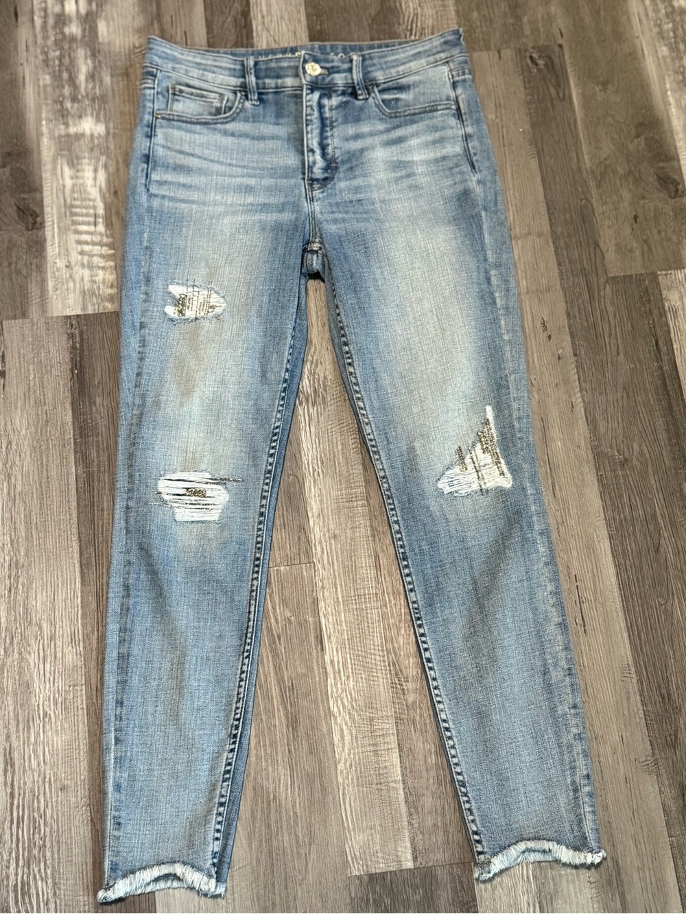 White House Black Market Light Blue Distressed Skinny Jeans size 4